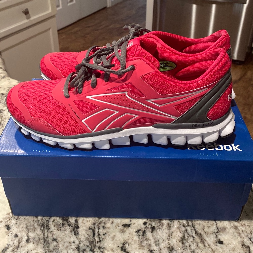 Reebok size 10 Pink Realflex Speed 2.0 running shoes